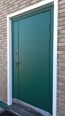 Зеленая входная дверь